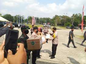 Polda Riau Salurkan 10 Ribu Paket Sembako