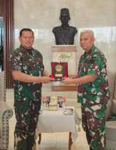 Kunjungan dan Pertemuan JAM-Pidmil dengan Panglima TNI