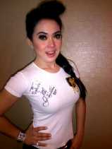 Wah, Wanita ini Bongkar Sumber Kekayaan Penyanyi Cantik Syahrini