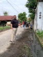 Walikota Pekanbaru Bangga Ketua RW 16 dan Lurah Tobekgodang bersama Camat Binawidya turun bersama Warga RT 02 / RW 16 Taja Gotong Royong Pembersihan parit lingkungan
