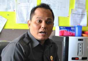 Jelang Masa Tenang, Bawaslu Riau Ingatkan KPU Untuk Tertibkan APK Pilkada 2018