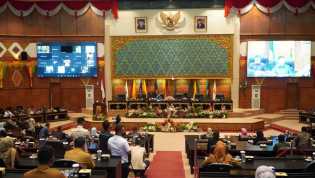 BIDANG INTELIJEN KEJAKSAAN TINGGI RIAU HADIRI KEGIATAN RAPAT PARIPURNA DPRD PROVINSI RIAU