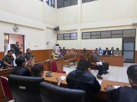 Tim Penuntut Koneksitas Bacakan Tuntutan  terhadap Terdakwa I KOLONEL CZI (PURN) CORI WAHYUDI AHT  dan Terdakwa II KGS M. MANSYUR SAID