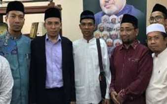 Temu Kangen TGB dan UAS, Bahas Dukungan Jokowi Dua Periode ?