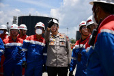 Tinjau Lokasi Ledakan, Kapolda Riau Irjen Iqbal : Tim Lakukan Investigasi, Pastikan Stok Minyak Pertamina Untuk Masyarakat Aman.