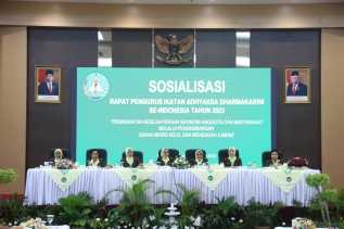 KEPALA KEJAKSAAN TINGGI RIAU HADIRI KEGIATAN SOSIALISASI RAPAT PENGURUS IKATAN ADHYAKSA DHARMAKARINI SE-INDONESIA