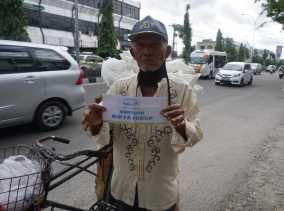 Pendapatan Kurang dari Sejuta, Lansia Prasejahtera ini Terima Bantuan dari Rumah Yatim Riau