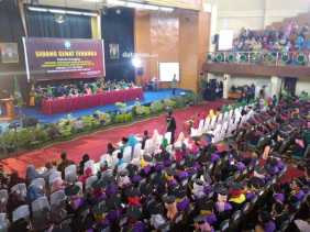 800 Mahasiswa UIN Suska Riau Diwisuda