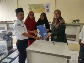 Pokmas PONARI Desa Rimbo Panjang dapat Bantuan Alat Produksi Nanas dari Universitas PCR