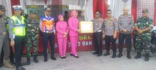 Ketua Bhayangkari Polres Kampar Kunjungi Pos PAM Nataru Polsek Siak Hulu