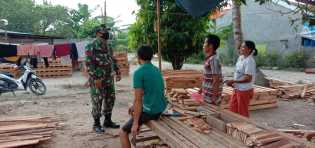 Babinsa Koramil 06/SH Lakukan Komunikasi Sosial Tentang Protokol Kesehatan