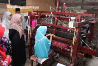 Dekranasda Siak Akan Berikan Bantuan Pinjaman Alat Tenun