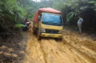 Jalan Lintas Lipat Kain - Lubuk Agung Rusak, Warga Kecewa DPRD dan Pemprov Riau Ingkar Janji