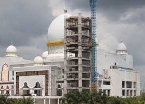 Terjadi Penurunan Konstruksi, Pembangunan Menara Masjid Raya Riau Dihentikan