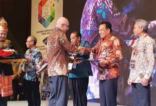 Diterima Kepala BKD di Banten, Pemprov Riau Raih BKN Award 2018
