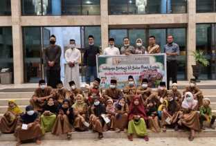 Kantor Hukum TA & RHP Law Firm Gelar Buka Bersama dan Berbagi Dengan Anak Yatim
