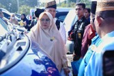 Sambut Mahkota Asli Kerajaan Siak, Bupati Afni Zulkifli Terharu