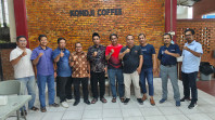 Prof. Akbarizan Silaturahmi dengan Aktivis dan Alumni UIN Suska di Pekanbaru