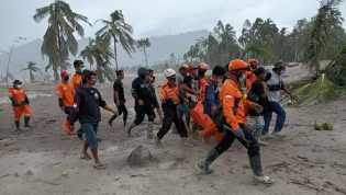 Update Korban Erupsi Semeru: 22 Meninggal, 27 Hilang, 2.004 Mengungsi