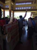Desa Tak Kunjung Dialiri Listrik, Warga Ransang Demo Bupati Pelalawan