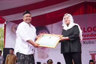 Puan Maharani Janji Bangunkan Rusun dan Beri Bantuan Bus untuk Ponpes Darul Ulum Kubu Raya