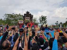 Tutup Siak International Serindit Boat Race, Bupati Juga Serahkan Hadiah Lantamal VI Makasar Sebagai