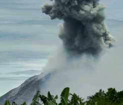 Gunung Sinabung Kembali Meletus, BNPB Ingatkan Agar Waspada