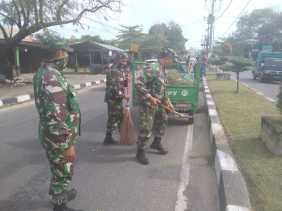 Gotong Royong Babinsa Koramil 06/SH, Sukseskan TMMD Ke -110 Kodim 0313/KPR