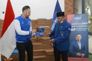 Mantan  Pelatih Timnas  Rahmad Darmawan Gabung Demokrat