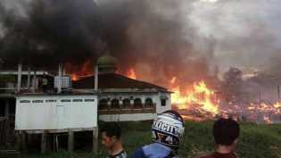 Kebakaran Hebat, Lalap 15 Rumah di Kampung Bandar Pekanbaru