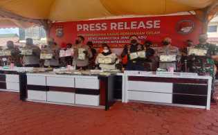 Bupati Benkalis Kasmarni Bacakan Rilis Pengungkapan 30 Kg Sabu