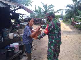 TMMD Ke110 Kodim 0313/KPR,  Babinsa Koramil 06/SH Peduli Warga Yang Terdampak Covid-19