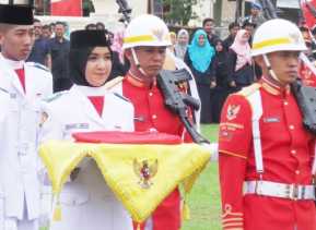 Cerita Siswi Cantik Balai Kayang, Pembawa Baki Sang Merah Putih Didepan Istana Siak