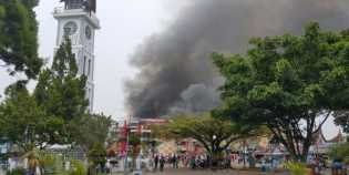 Pasar Ateh Bukit Tinggi Terbakar Hebat