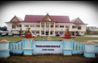 Perkara Rudi Manurung Berlarut-larut di PN Rohil 