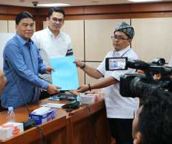 DPR RI Minta Jangan Ada Penghentian dan Pemotongan Gaji Guru Honorer