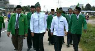 Hadiri Pelantikan DPC PPP Rohil, Firdaus-Rusli Disambut Drumband dan Diarak