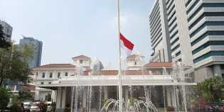 Hari Ini, Masyarakat dan Instansi Pemerintah Kibarkan Bendera Setengah Tiang