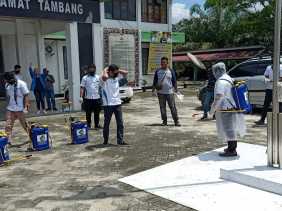 DPD KNPI Kampar Bagikan Masker, Sanitizer, Penyemprotan Disinfektan dan Sosialisasi di 21 Kecamatan.
