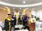 Perjuangan Daerah Istimewa Riau Memasuki Babak Baru, LAMR Serahkan Usulan ke DPR dan DPD RI Perjuangan Daerah Istimewa Riau Memasuki Babak Baru, LAMR Serahkan Usulan ke DPR dan DPD RI