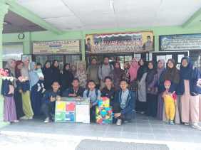 Kunjungi SMA Darel Hikmah, HMJ Pendidikan Matematika UIN Suska Mengabdi dan Beri Perangkat Belajar