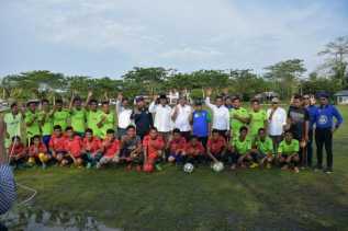 Firdaus-Rusli Buka Turnamen Sepak Bola di Tandun