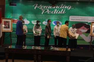 Jakarta Futures Exchange Kembali Serahkan Donasi APD