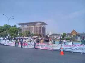 Ribuan Buruh Padati Tugu Zapin, Ini Tuntutan Mereka
