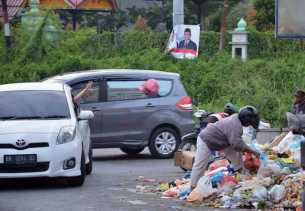 DLHK Pekanbaru Kewalahan Menghadapi Angkutan Sampah Ilegal