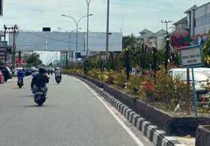 Tiang Reklame Ilegal Banyak di Pekanbaru, Pemko Dinilai Tidak Tegas