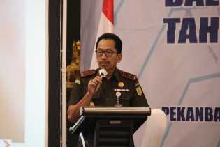 WAKIL KEPALA KEJAKSAAN TINGGI RIAU MENJADI NARASUMBER PADA KEGIATAN SOSIALISASI TENTANG JKN