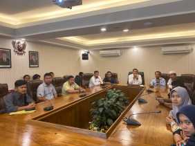Matangkan Persiapan,Panitia Kongres Rapat Dengan Ketua Umum IKA UIR Yang Juga Walikota Pekanbaru