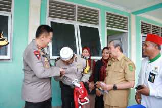 Aiptu Mustakim, Bhabinkamtibmas Pengajar Ngaji di TPA, Mendapat Kejutan Kapolda dan Gubernur Riau