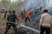 Petugas Gabungan Kembali Padamkan Kebakaran Hutan dan Lahan di Gunung Gajah